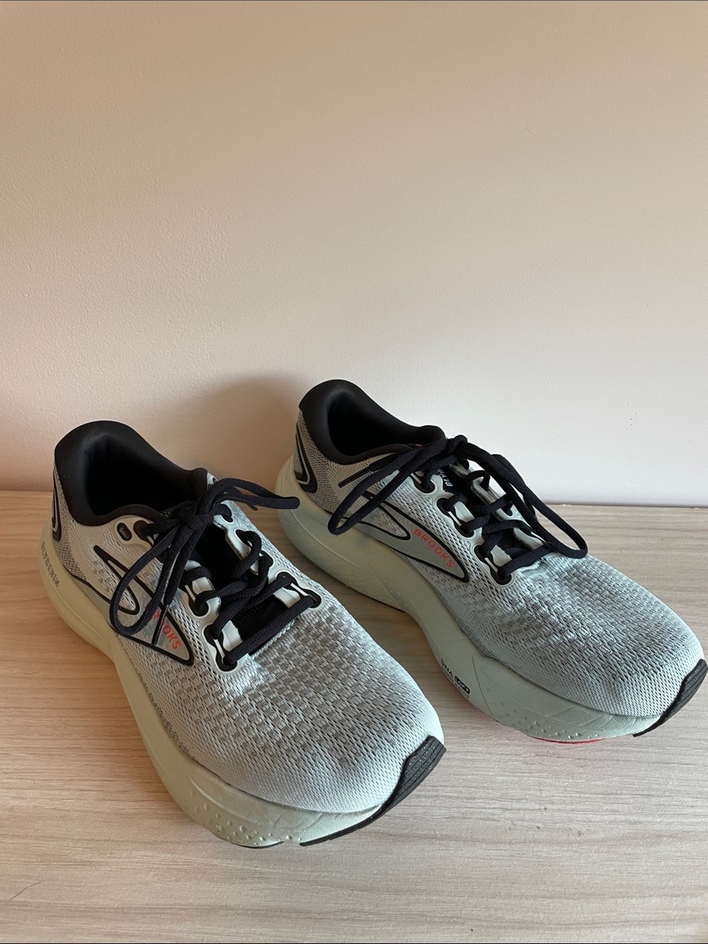Brooks Glycerin GTS 21 Women's Size 10 B (Medium) Running Shoes Cloud Black